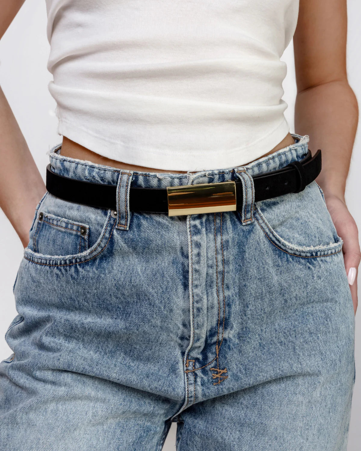 Black Suede Studio | Ceinture en cuir "City Belt" - Noir et Or