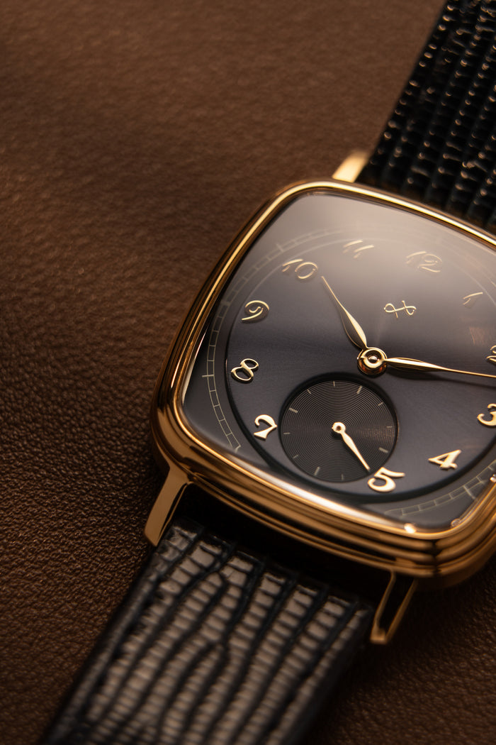 AV86 | Montre mécanique ''1954 Amalfi'' 36 mm | Or / Bleu marin