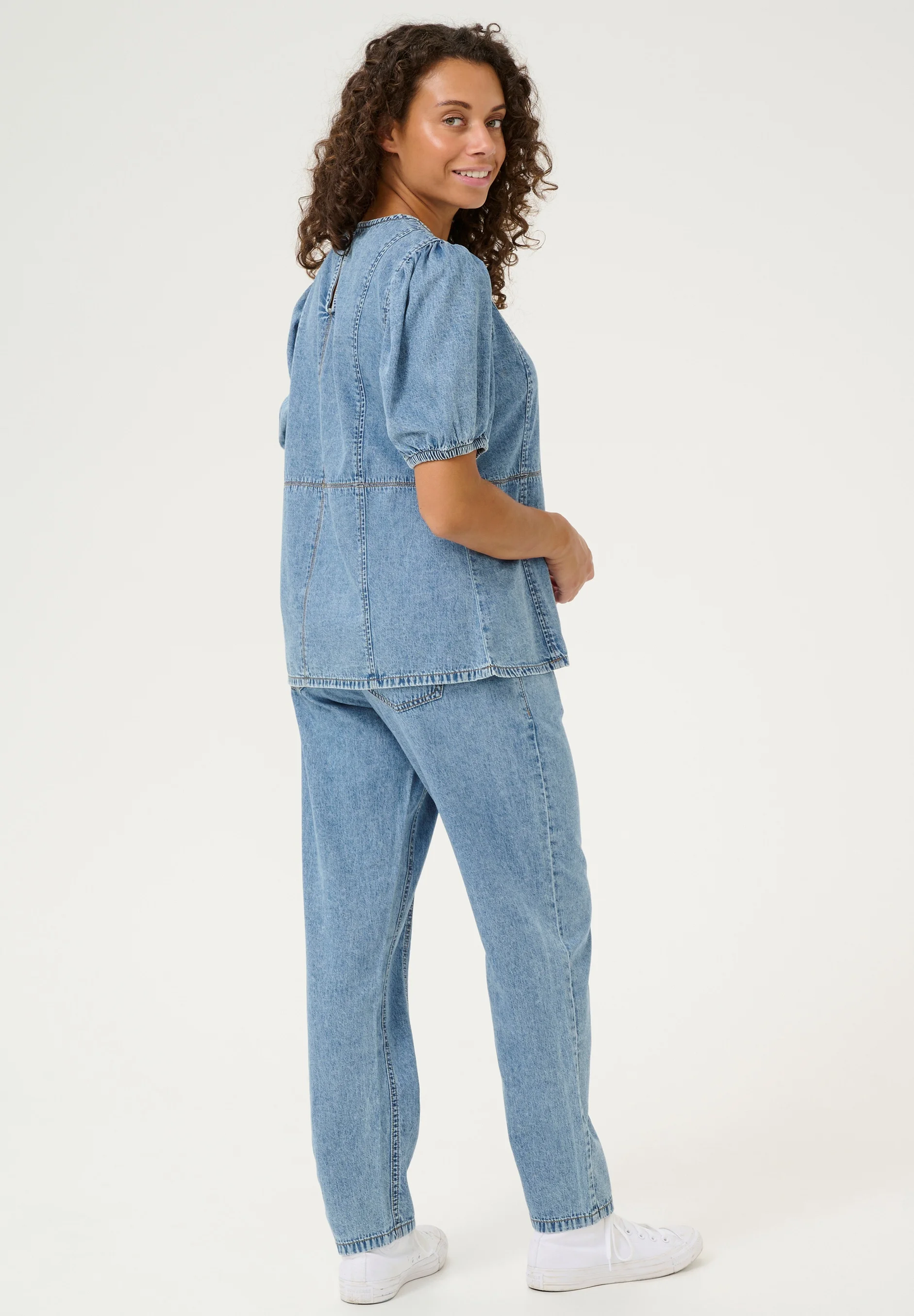 CULTURE | Le chemisier en denim ''ARPA'' - bleu stone wash