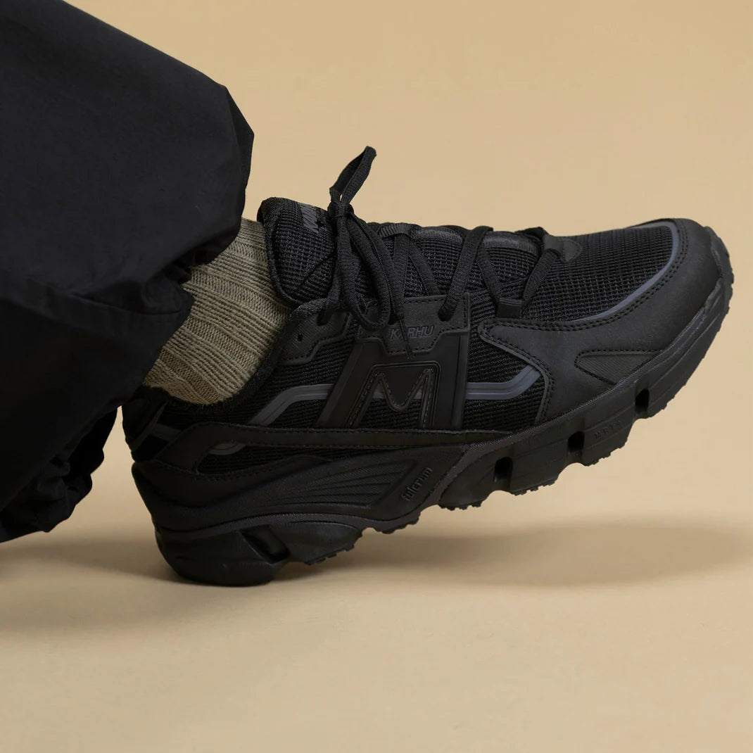 Karhu | Les baskets ''Super Fulcrum'' - Noir / Noir