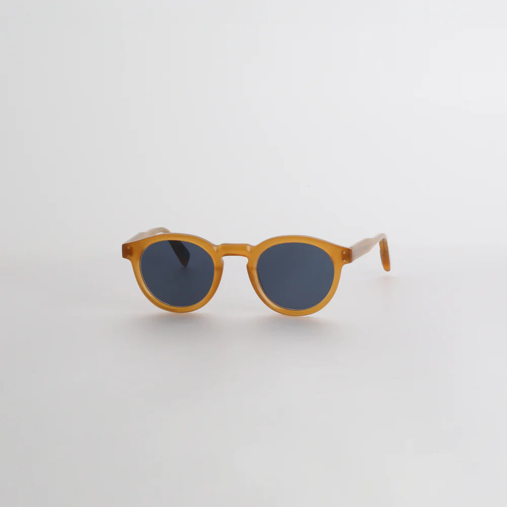 Steve McQueen Eyewear | Les lunettes de soleil ''BUD'' | Miel 128