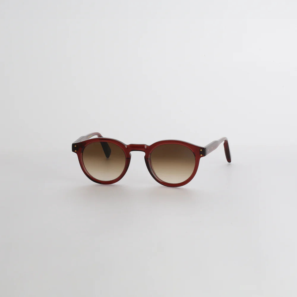 Steve McQueen Eyewear | Les lunettes de soleil ''BUD'' | Cristal rouge-brun 156