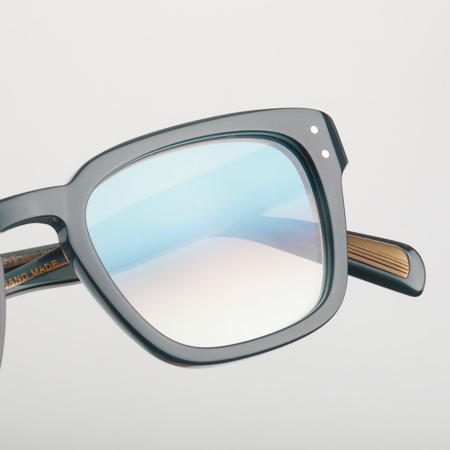 Steve McQueen Eyewear | Les lunettes de soleil ''BEECH GROVE'' - BLEU LAIT