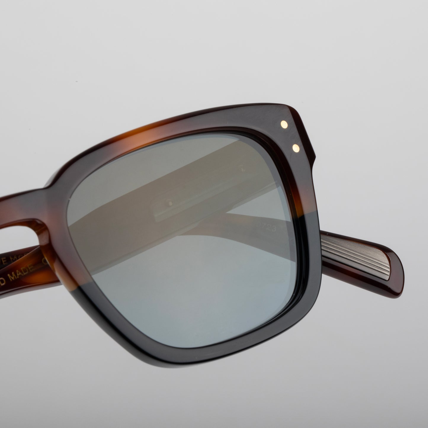 Steve McQueen Eyewear | Les lunettes de soleil ''BEECH GROVE'' - Tortue dégradée à noir