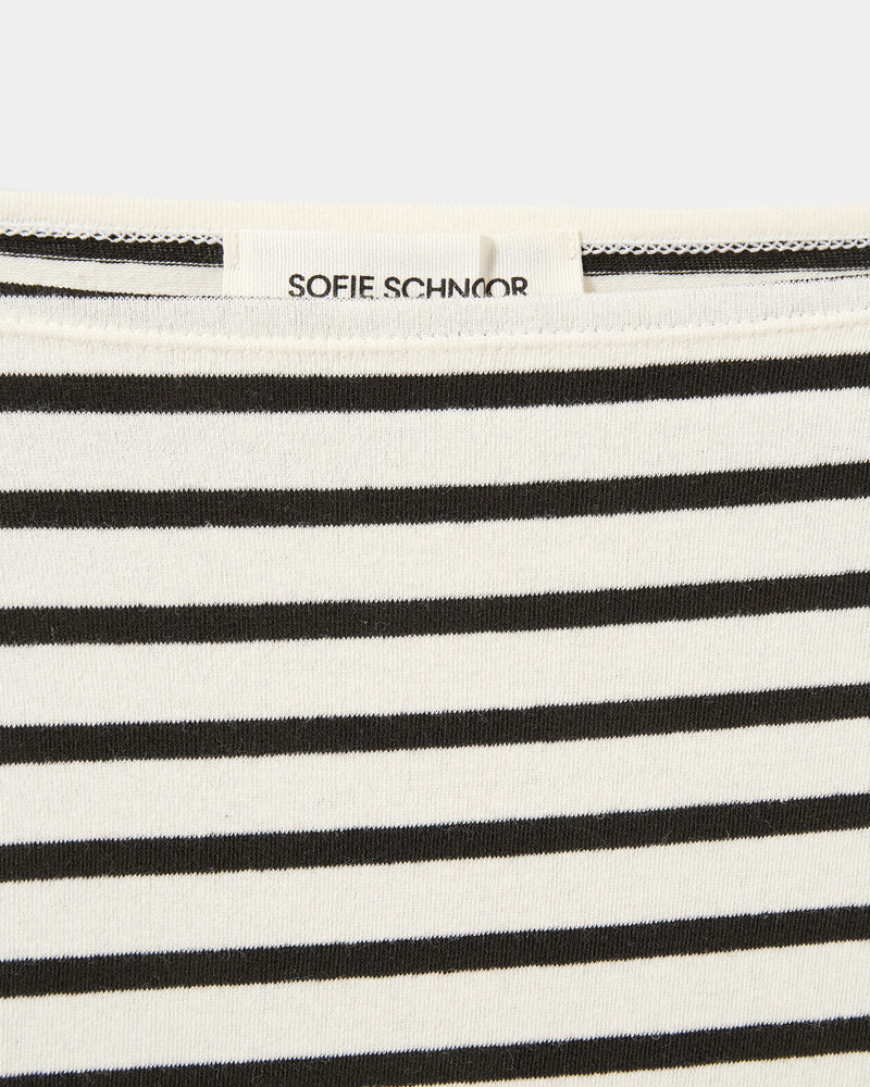 SOFIE SCHNOOR | T-shirt "CECE" à manches longues et encolure bateau- Blanc cassé/ noir