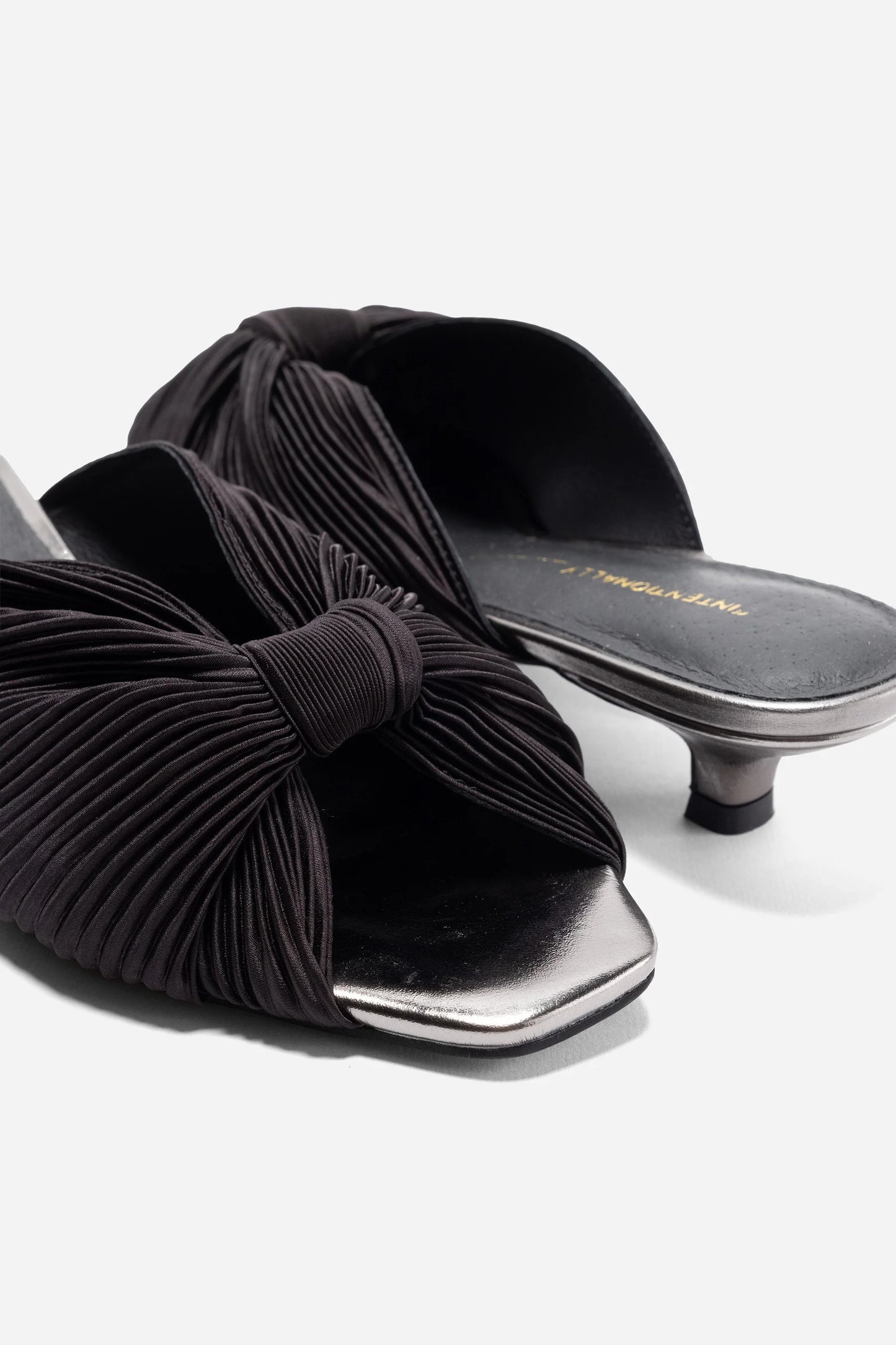 INTENTIONALLY___ | Chaussure "Curfew" | Noir