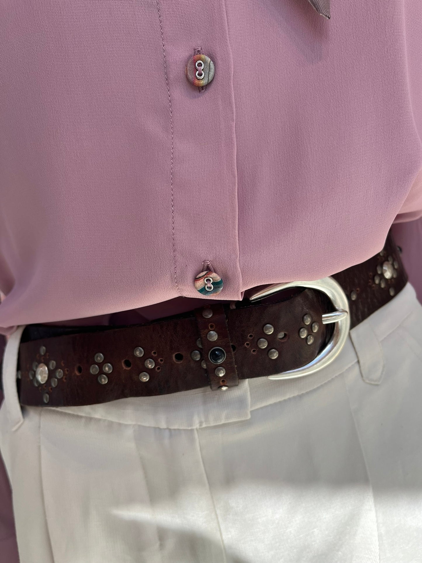 B.BELT - LAZER CUT ''J'' BELT - GRAY TAUPE