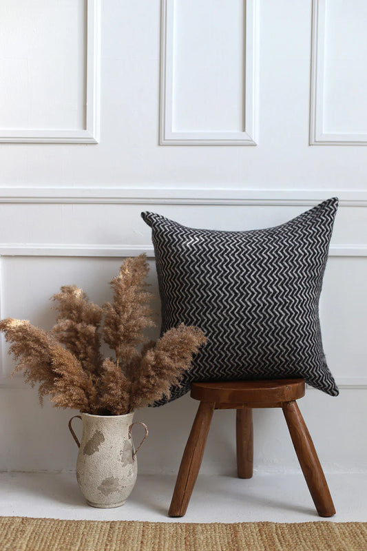 Linen Way | Coussin en laine Waves - Blanc et Noir