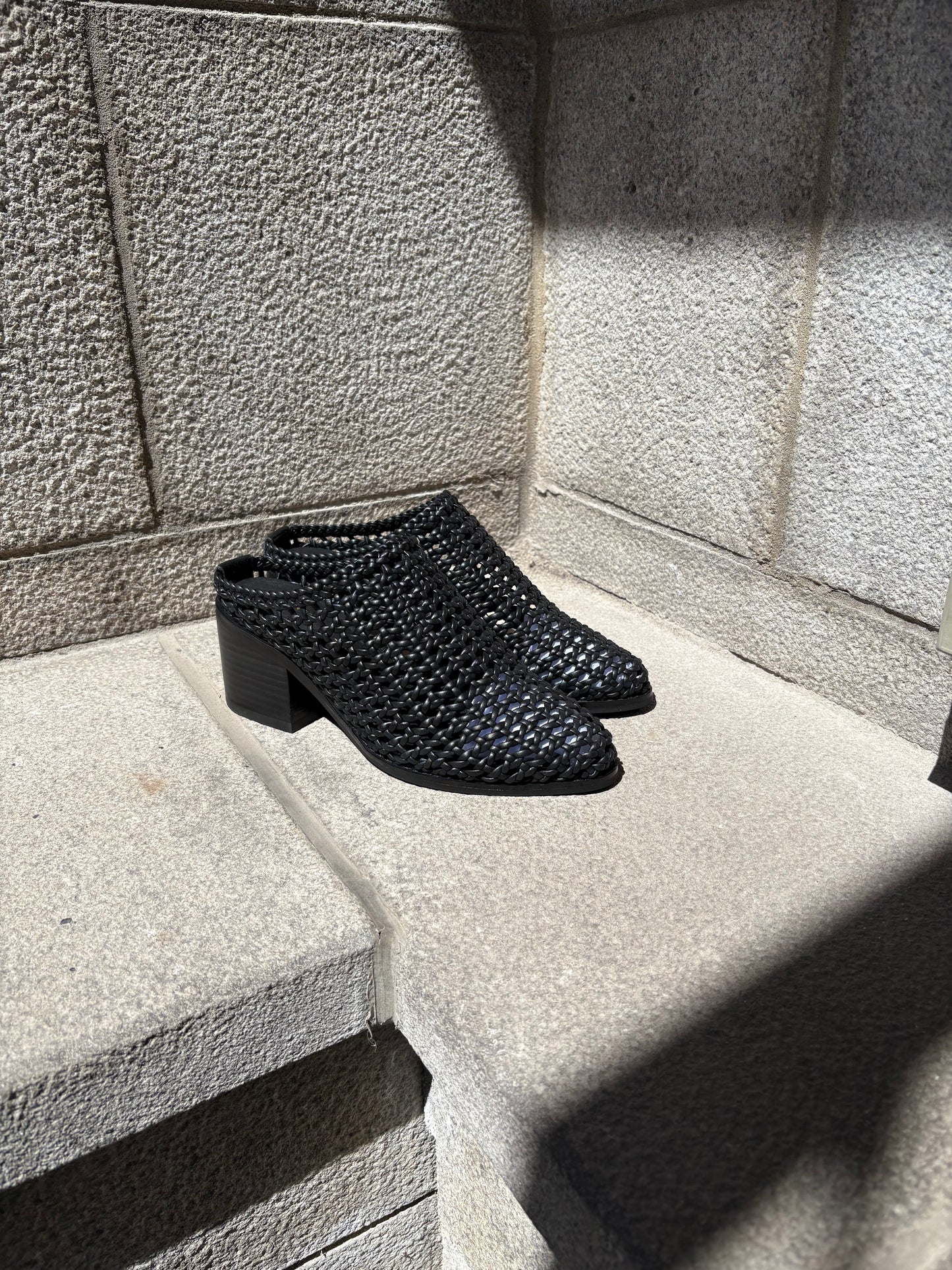 "INTENTIONALLY | Mules "CAPS" - Noir