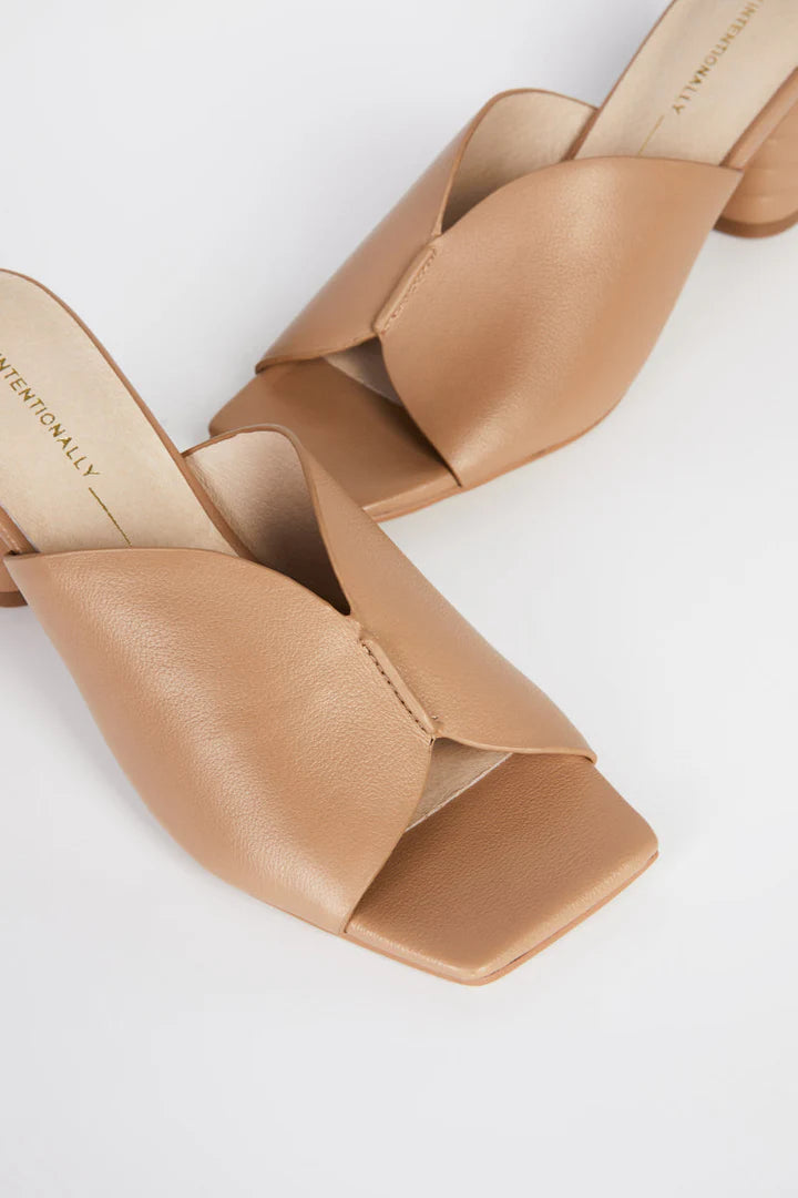 "INTENTIONALLY | Talon "KAMIKA" - Beige