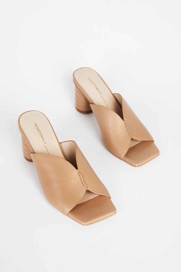 "INTENTIONALLY | Talon "KAMIKA" - Beige