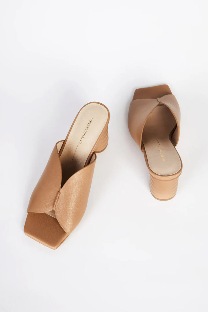 "INTENTIONALLY | Talon "KAMIKA" - Beige