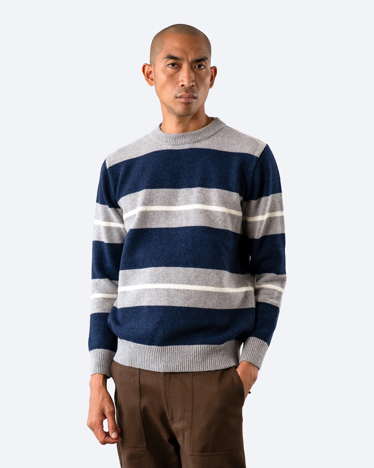 Far Afield | Pull tricoté "Combin" - Bleu Marine/Gris