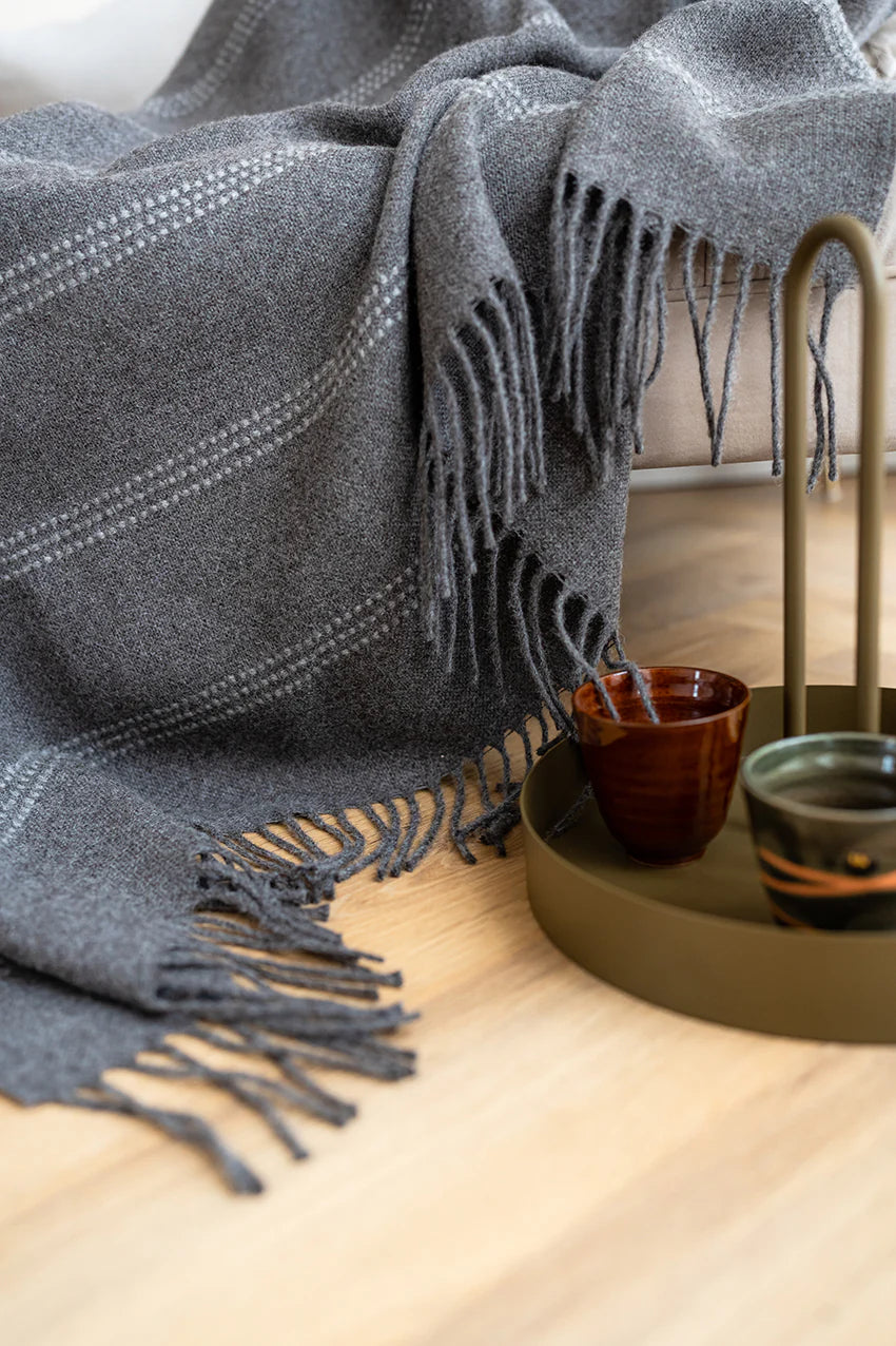 Linen Way | La jeté « Treble » bébé alpaga -Gris ombré à rayures grises