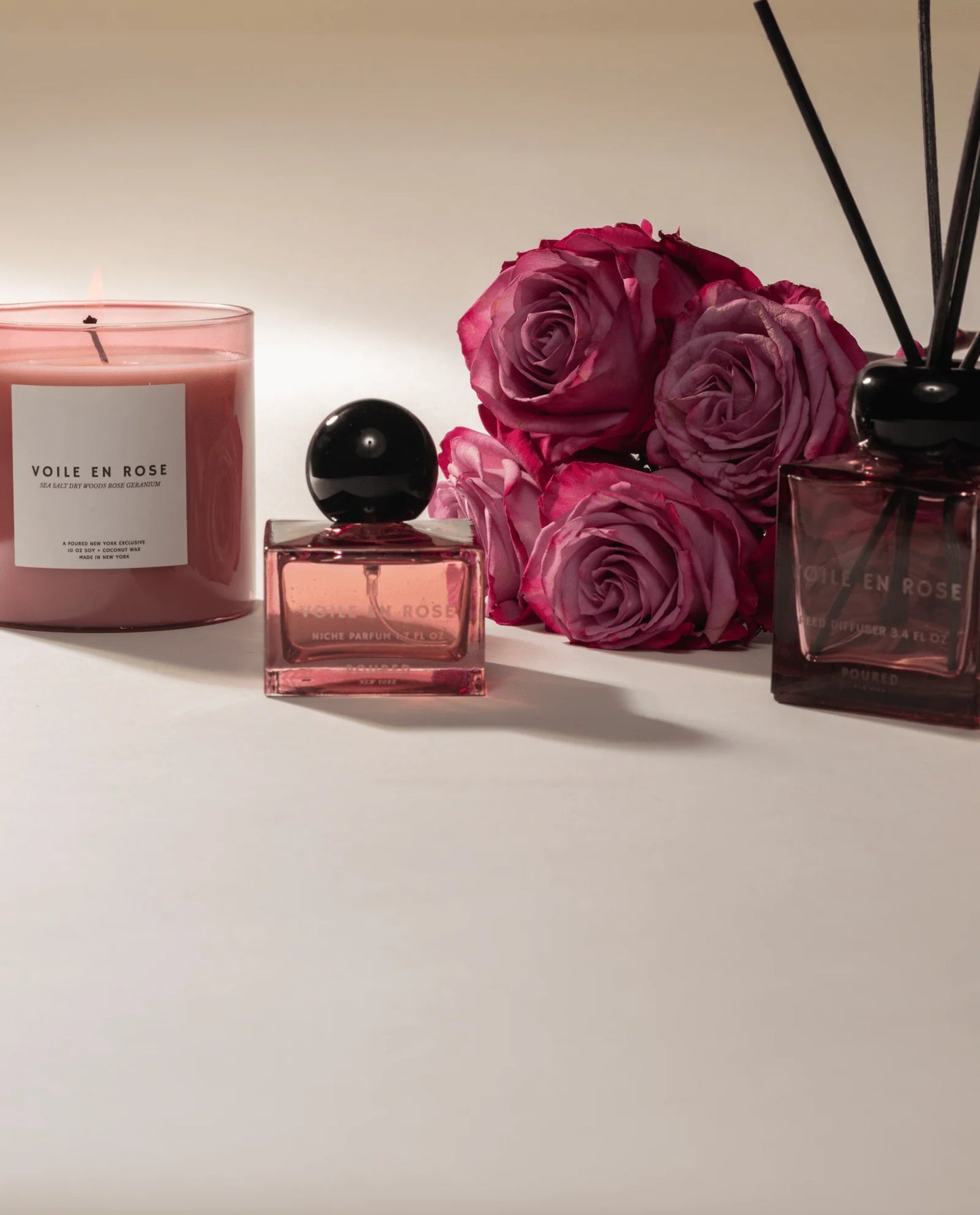 POURED New York | Bougie - Voile en rose ( 10 oz )