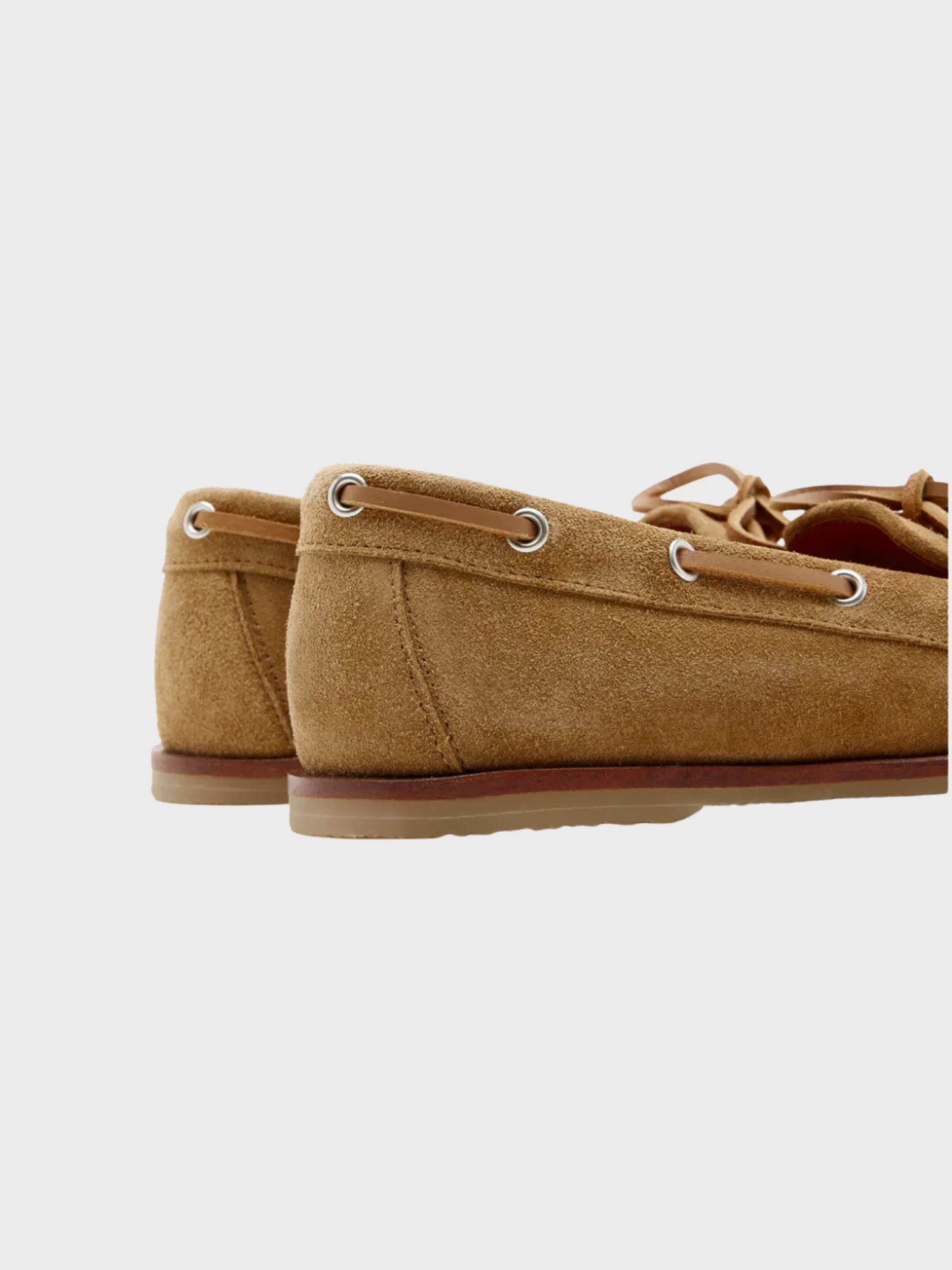 Sister x Soeur | Chaussures bateau ''Kayla'' en daim - Tan