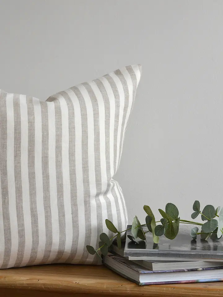 Linen Way | Coussin avec rayures blancs et beiges