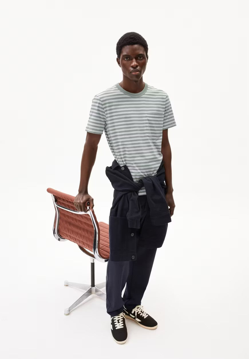 ARMEDANGELS | T-Shirt rayé avec poche "MAARKOS" - Vert sauge