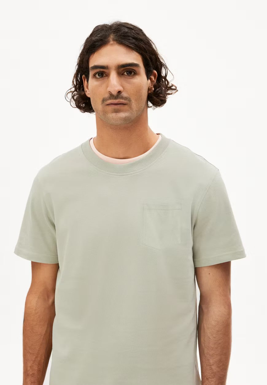 ARMEDANGELS | T-Shirt avec poche "MAARKOS" - Vert sauge