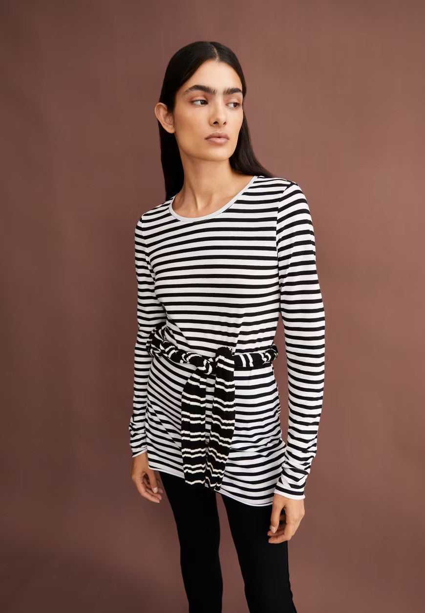 Armedangel | T-shirt "EINIAARA" - Blanc Noir