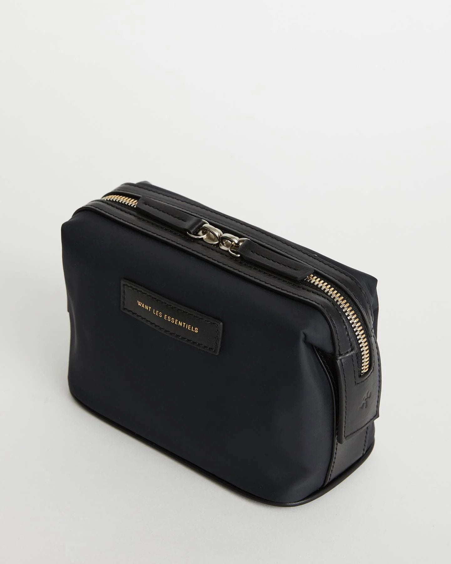 Want Les Essentiels - Trousse de toilette'' mini kenyatta'' en nylon italien - Noir