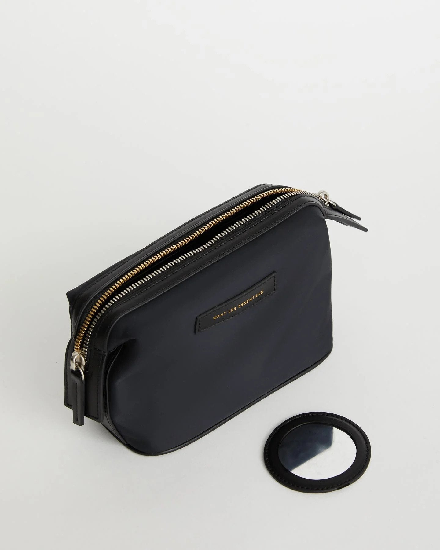 Want Les Essentiels - Trousse de toilette'' mini kenyatta'' en nylon italien - Noir