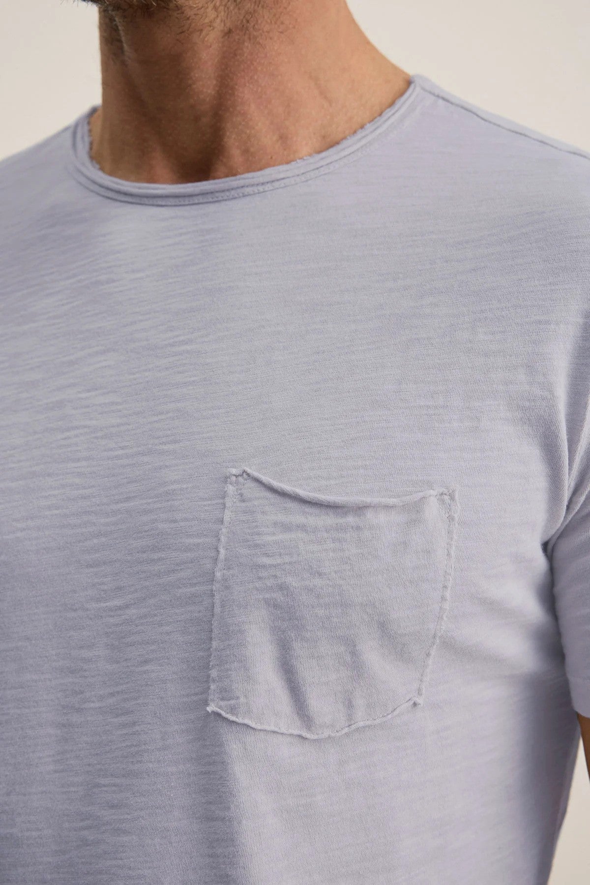 Velvet |Le T-shirt Chad à poche en coton flammé - Capri