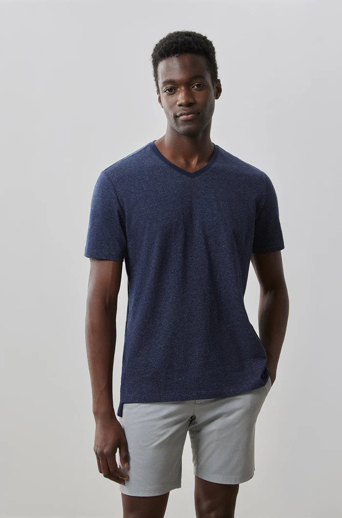 Robert Barakett | Le T-shirt Thoreau à col en V - Bleu marine