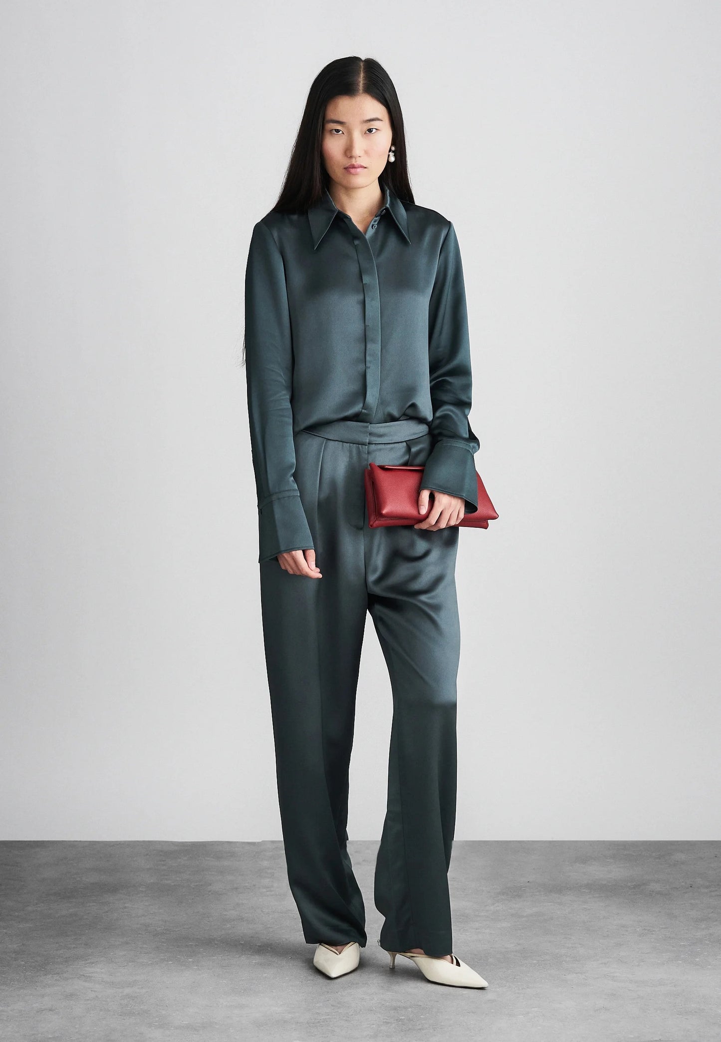 Tiger of Sweden |  Pantalon droit en satin ''Inga'' - Armée pétrole