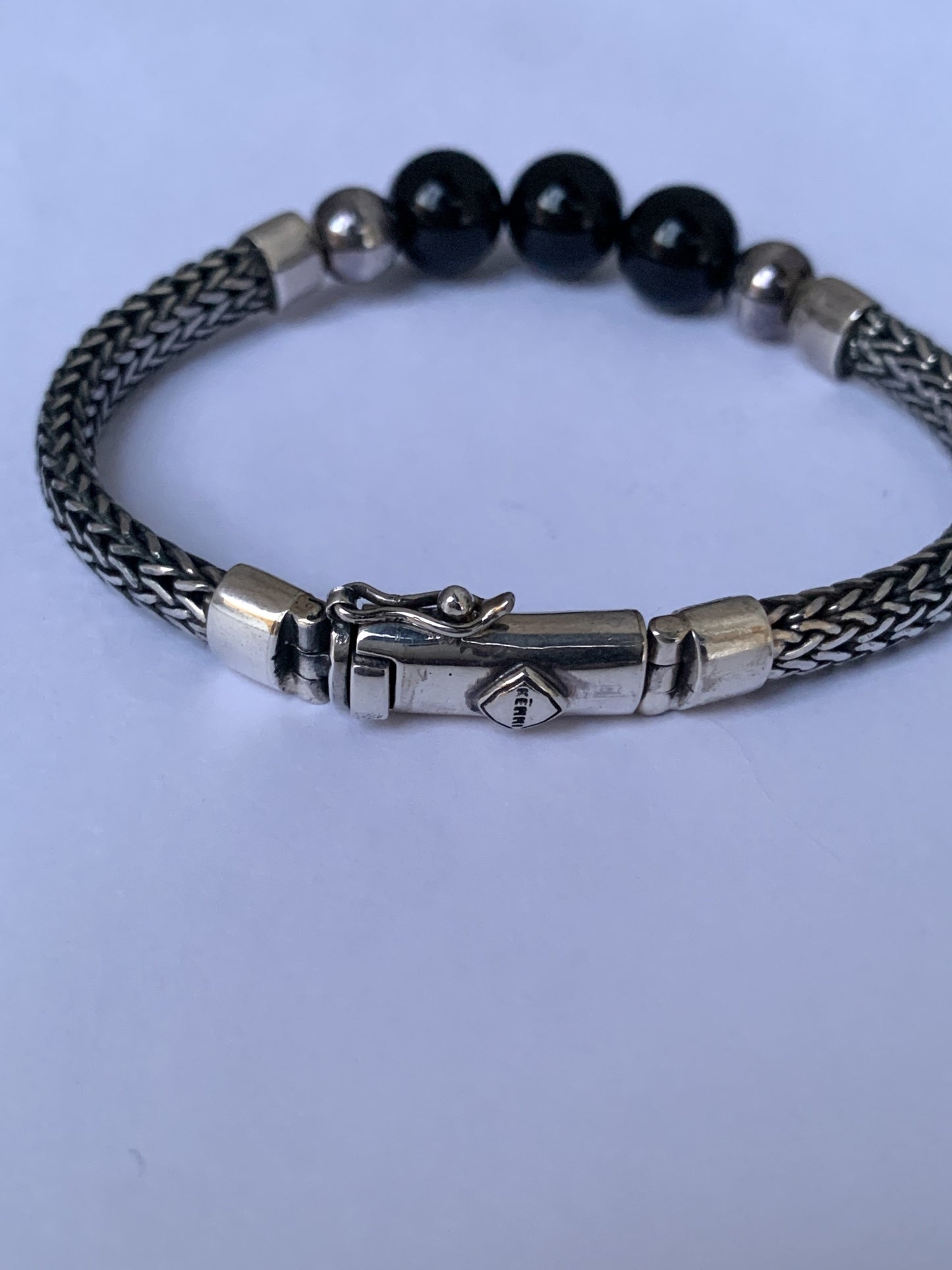 Kemmi | Bracelet de perles d'onyx en chaîne serpent