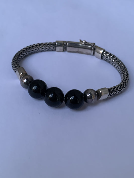 Kemmi - Snake Chain Onyx Bead Bracelet