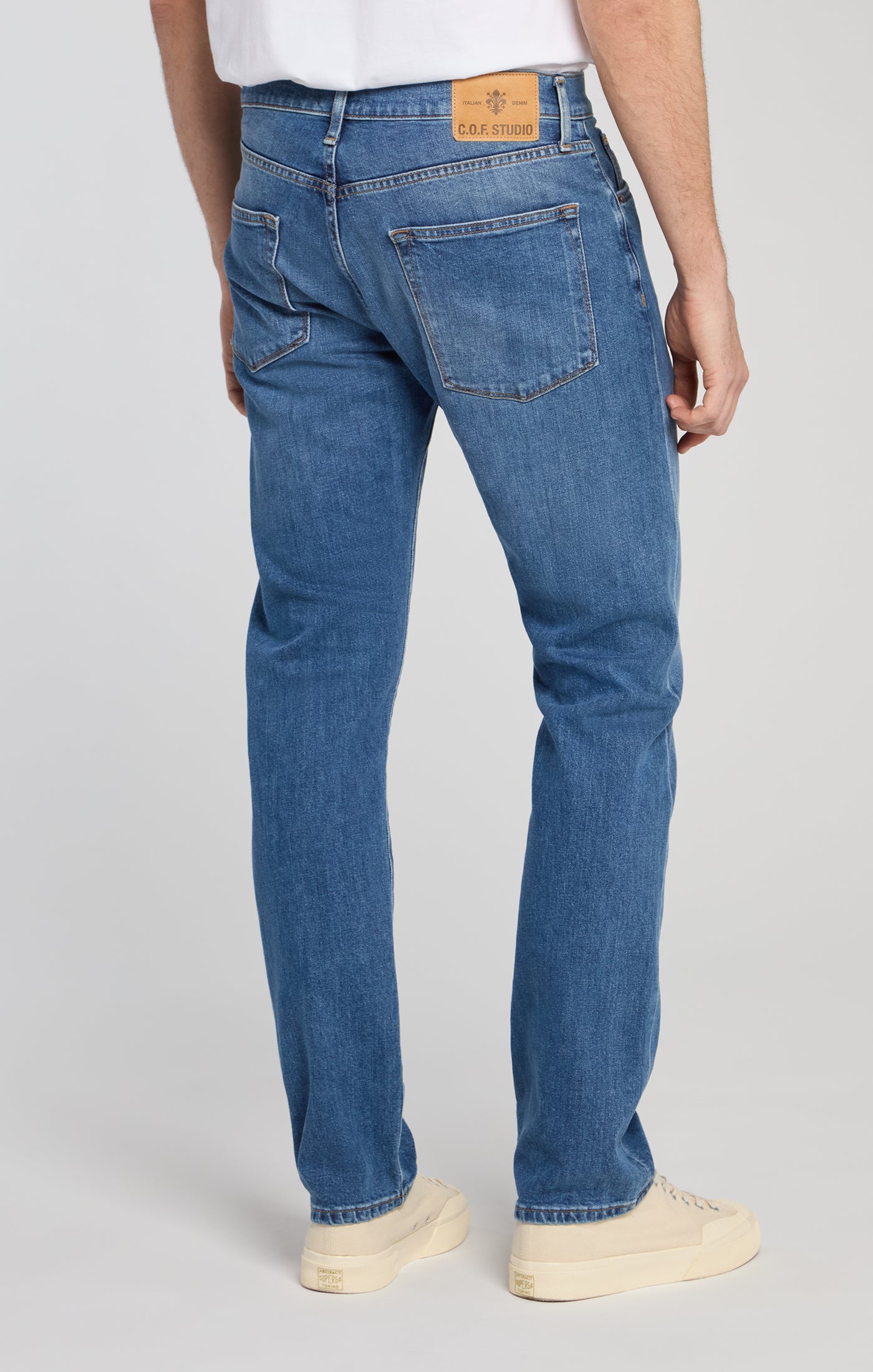 C.O.F. Studio | Jeans M8 coupe droite - Indigo delavé