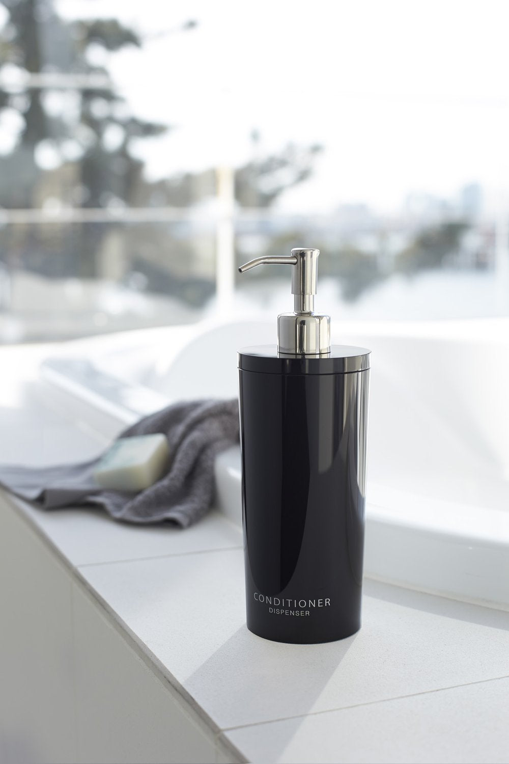 Yamazaki | Distributeur après-shampoing - Plastique noir