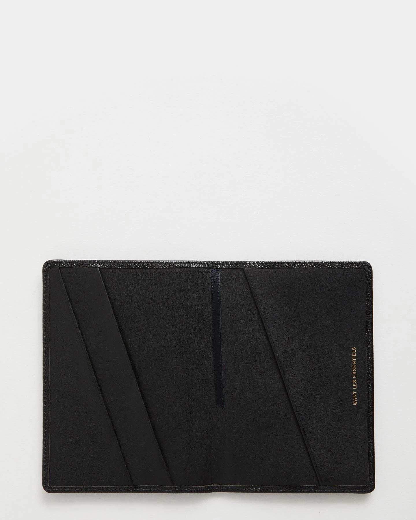 WANT Les Essentiels - PEARSON CAVIAR LEATHER PASSPORT CASE - Black