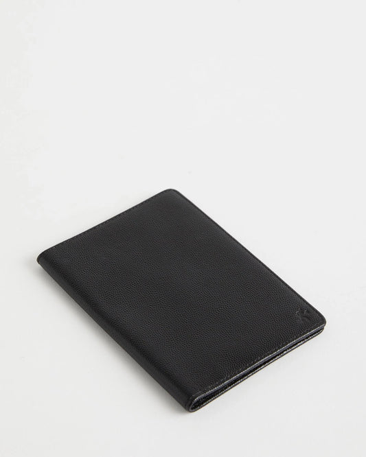 WANT Les Essentiels - PEARSON CAVIAR LEATHER PASSPORT CASE - Black