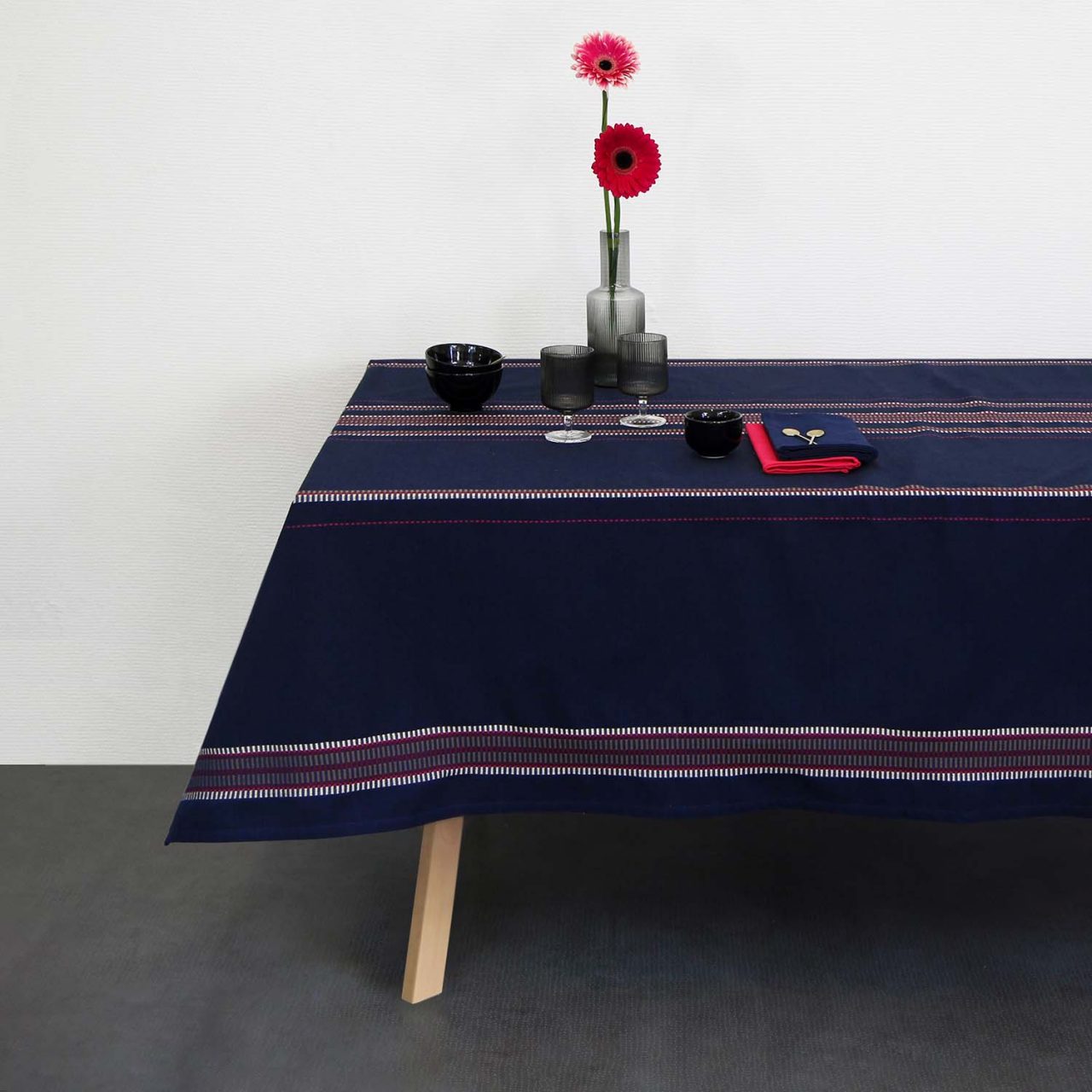 TISSAGE MOUTET - NAPPE DE TABLE "JOANA" - MARINE