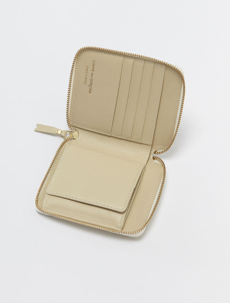 Comme des Garçons - Square zipped wallet in embossed leather - off-white
