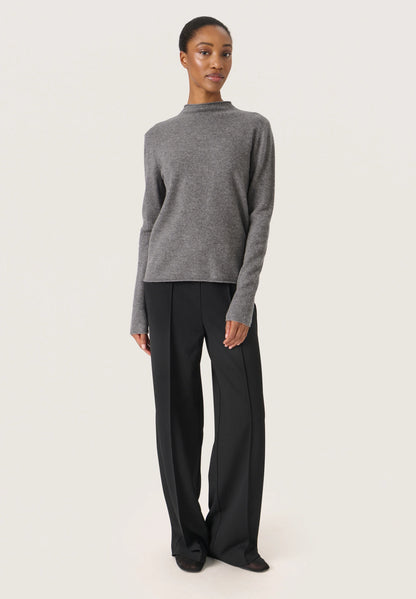SOAKED IN LUXURY | Le pull à col montant Molina - Gris