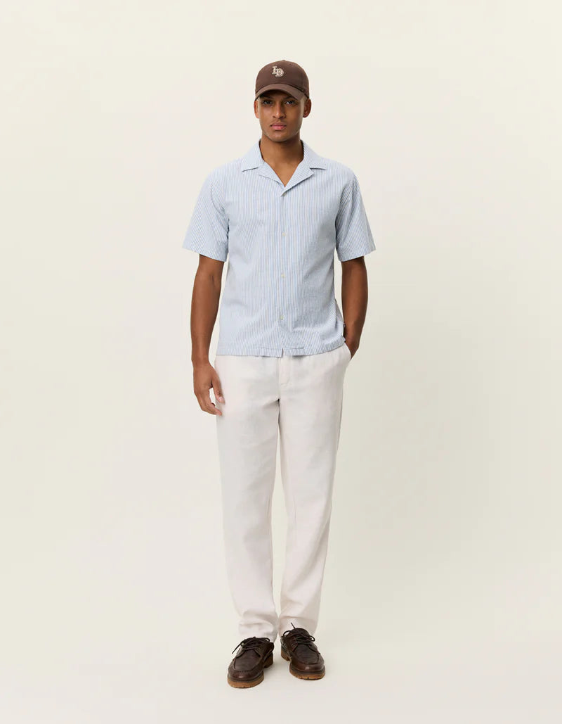 Les Deux | Chemise rayée à manches courtes "Lukas" - Bleu ciel