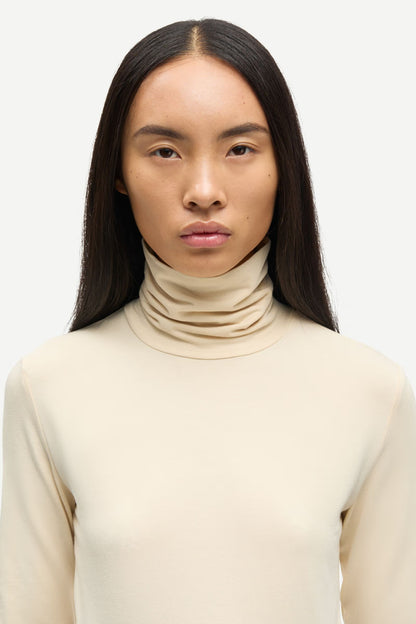 SAMSØE | Le t-shirt à col roulé Ester - Blanc chaud