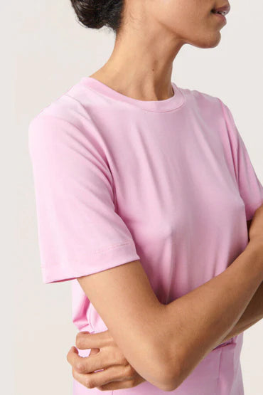 SOAKED IN LUXURY | T-Shirt col rond "COLUMBINE" - Rose