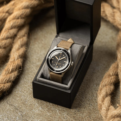 AV86 | Montre ''1956 Marine'' en acier de 41 mm | Acier / Noir