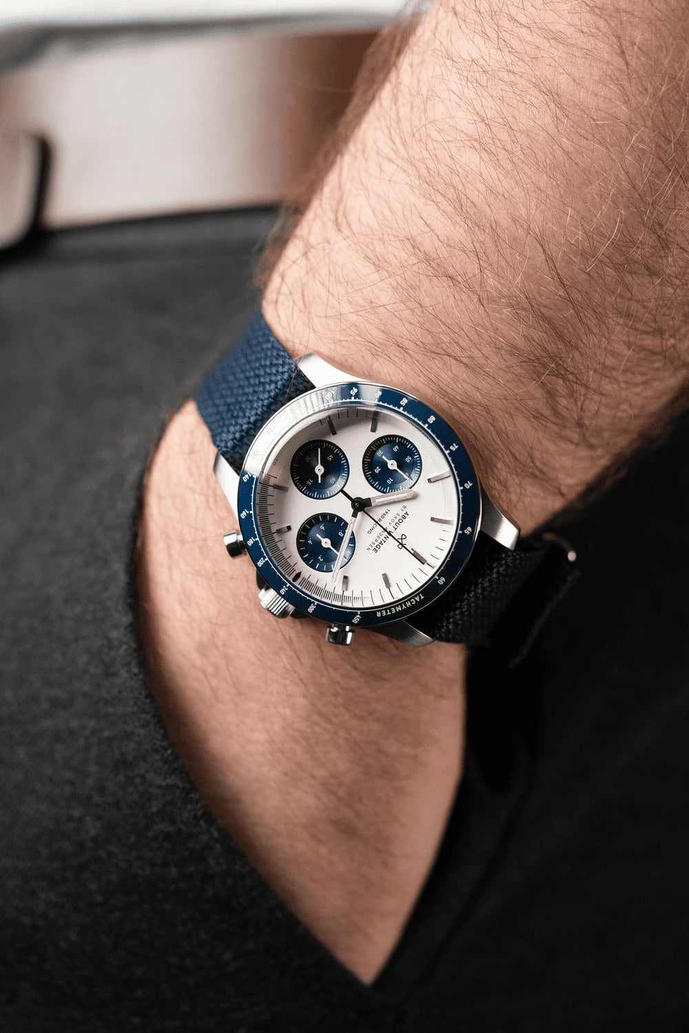 AV86 | Montre ''1960 Racing Chronograph'' 41 mm | Acier/Bleu marine - Blanc
