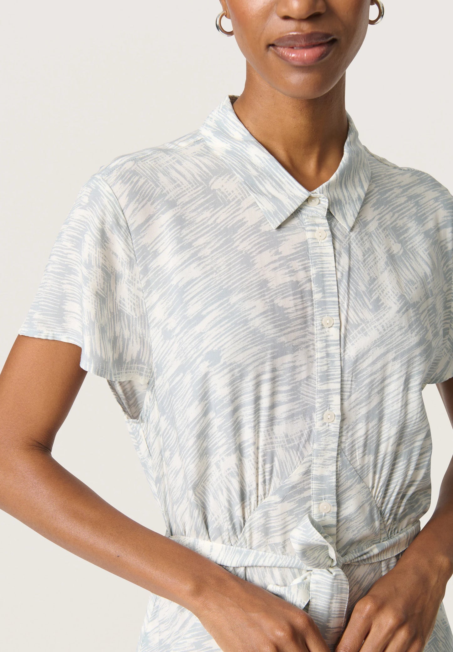 SOAKED IN LUXURY | Robe "ARJANA" - Sauge