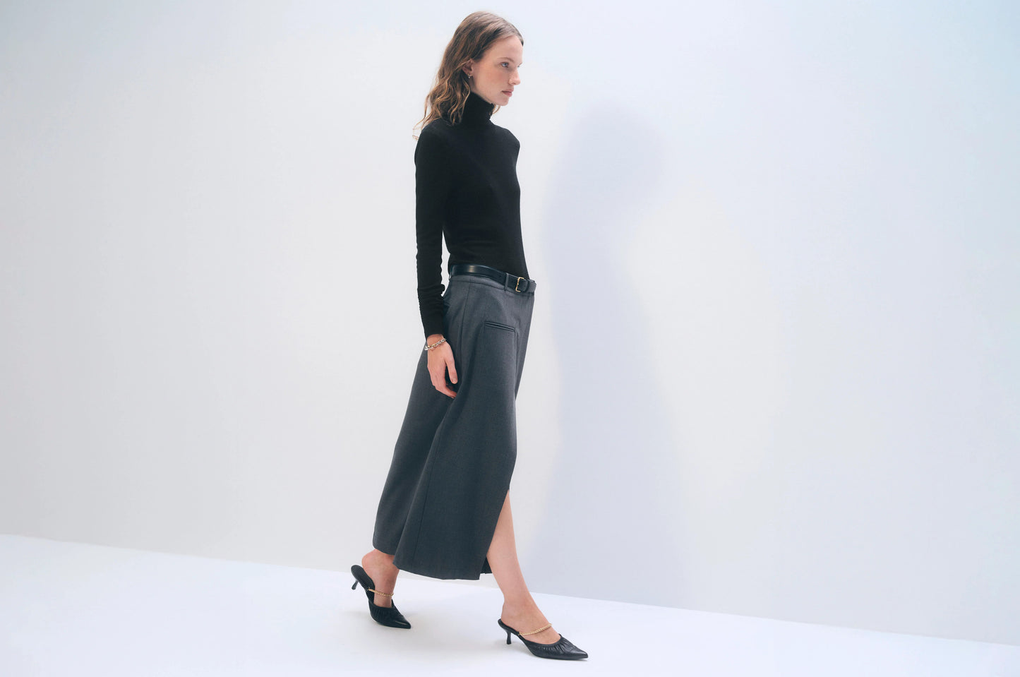 White + Warren |  Pull à col roulé ajusté en laine mérinos extra-fine - Noir