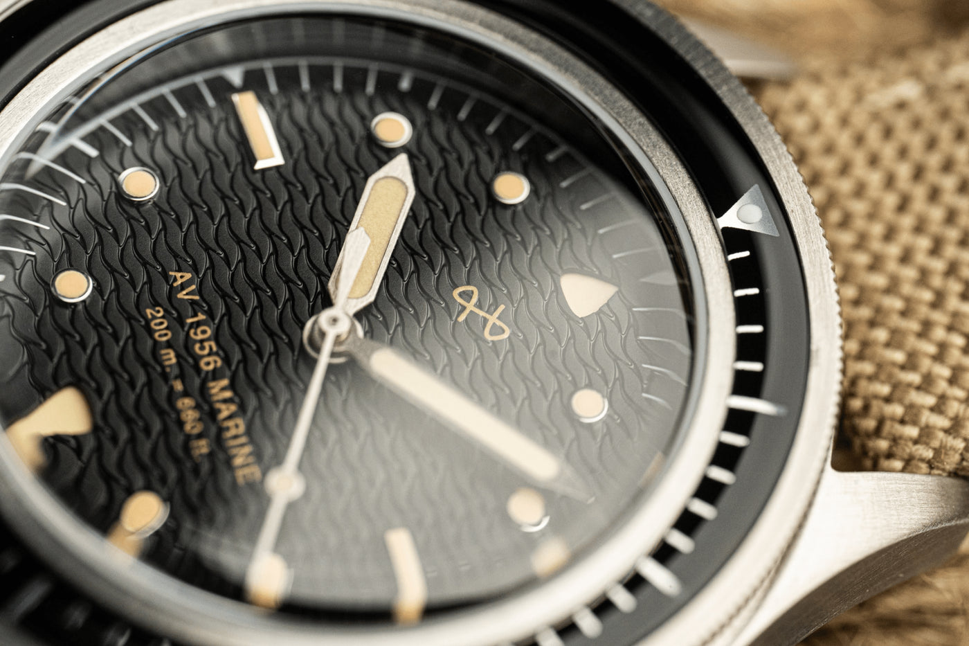AV86 | Montre ''1956 Marine'' en acier de 41 mm | Acier / Noir