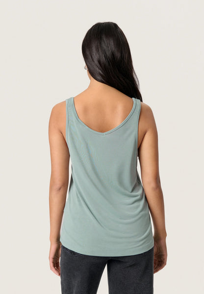 SOAKED IN LUXURY | Camisole "COLUMBINE" - Bleu