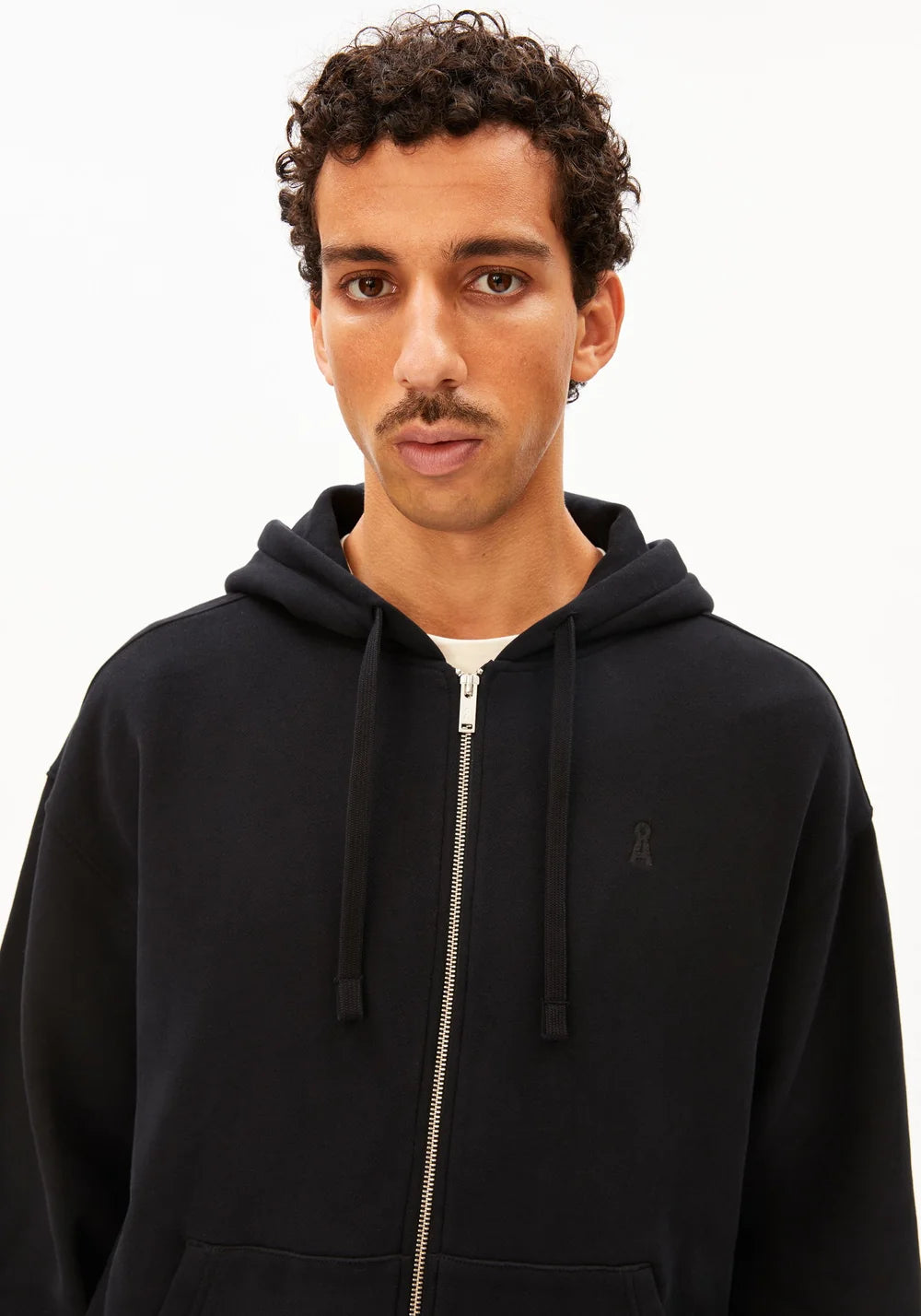 ARMEDANGELS | Sweat à capuche "SAROMIAAN" - Noir