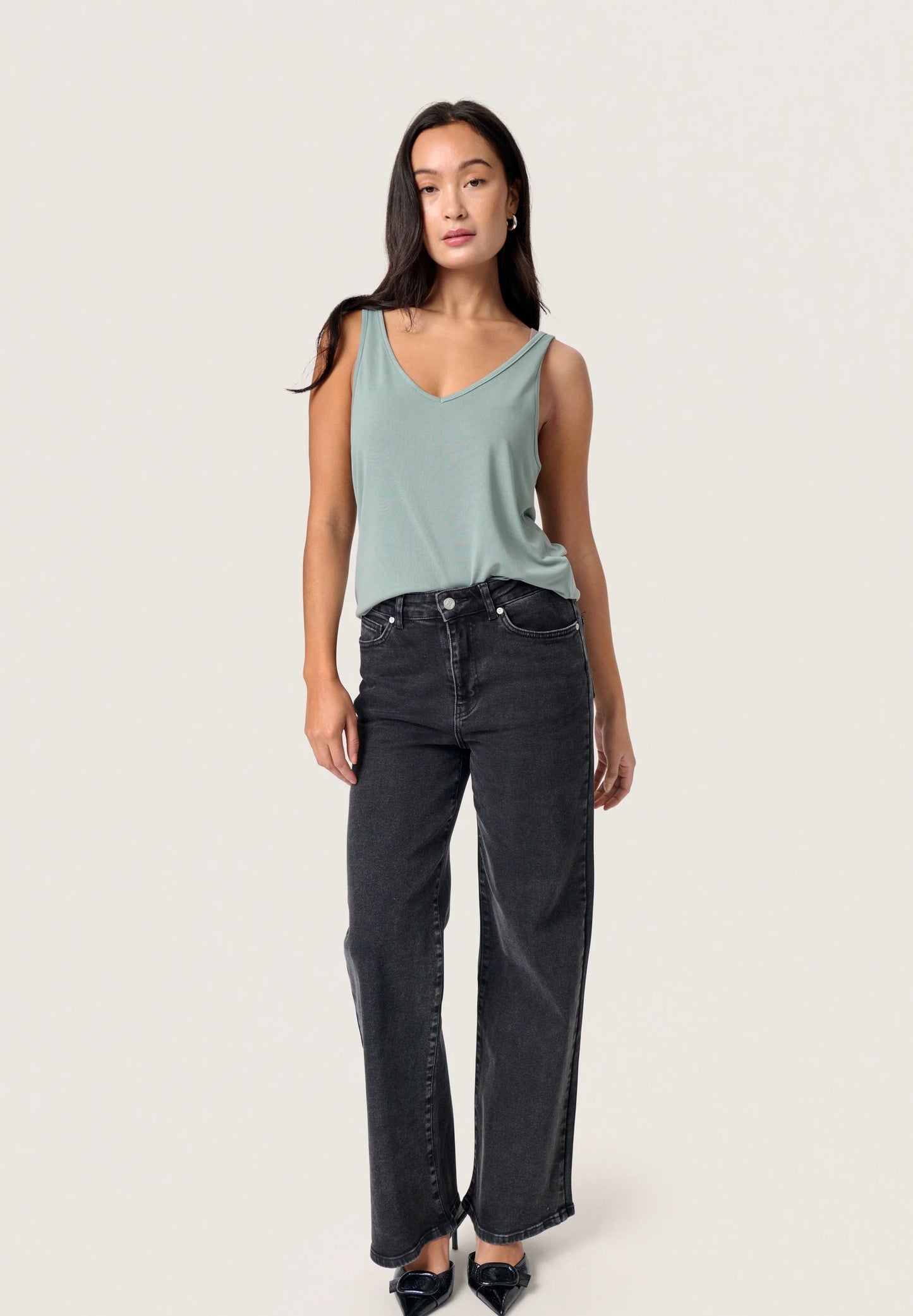 SOAKED IN LUXURY | Camisole "COLUMBINE" - Bleu