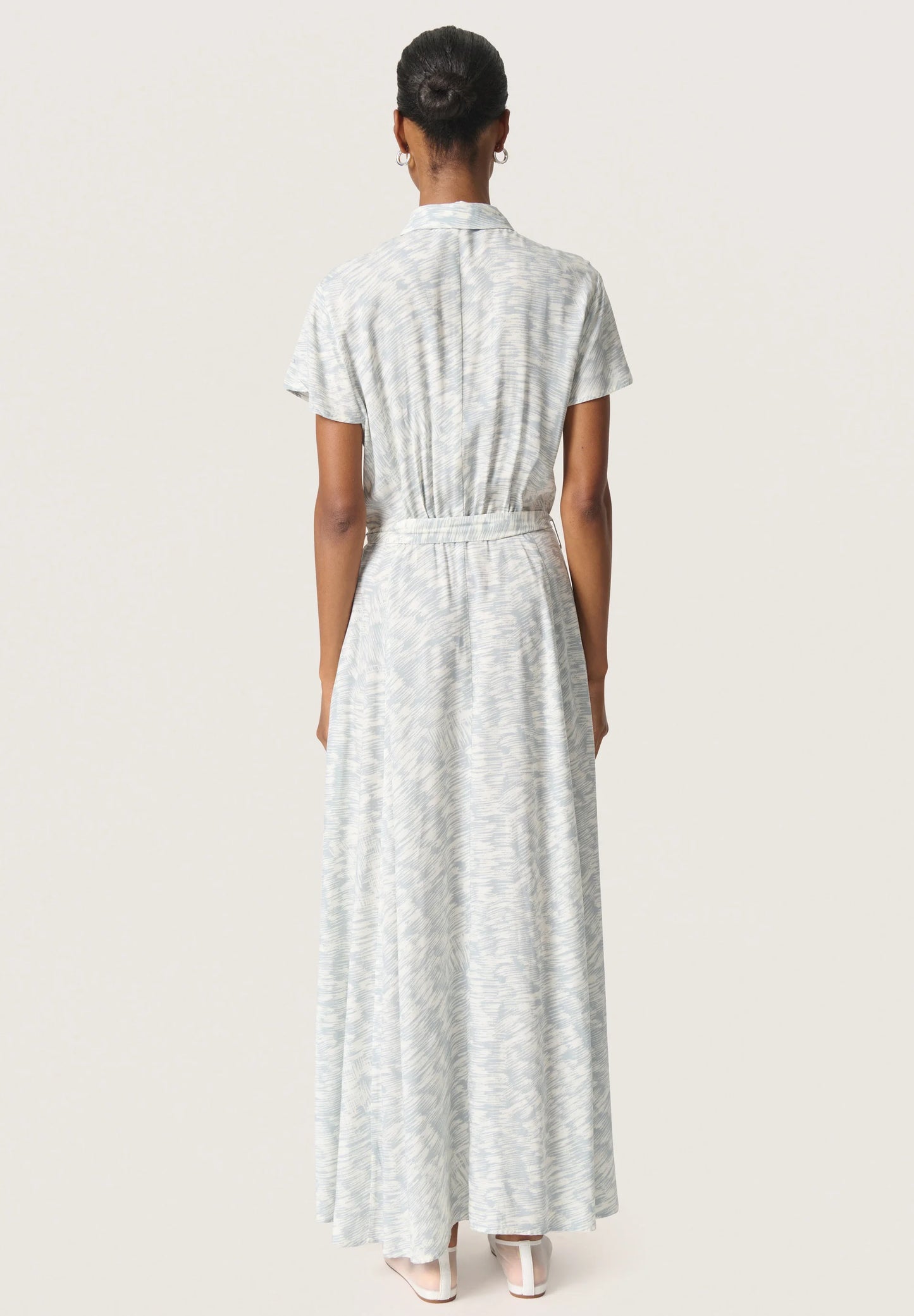 SOAKED IN LUXURY | Robe "ARJANA" - Sauge